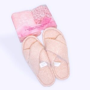 JENNI Faux Sherpa Cross Strap Slippers Size Small With Pink Shower Spa Gift Set